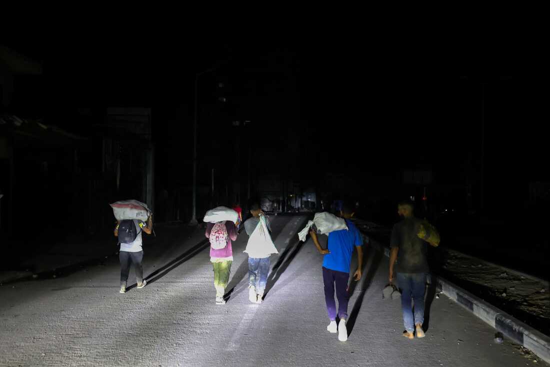The perilous proceed for Palestinians to get meals in Gaza : NPR
