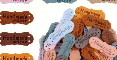 50pcs Handmade Tags for Crochet Handmade Leather Labels Faux Handmade with Love Leather Tags for Handmade Items Embellishment Knit Accessories with Hole for DIY Crafts Sewing Crochet Knitting Hats