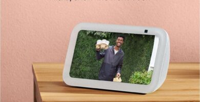 Amazon Echo Show 5 (newest model), Smart display with 2x the bass and clearer sound, Glacier White