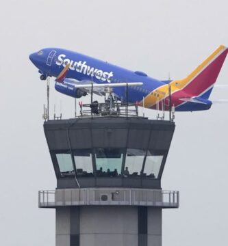 How the federal government shutdown is making the breeze visitors controller dearth worse and prominent to flying delays