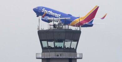 How the federal government shutdown is making the breeze visitors controller dearth worse and prominent to flying delays