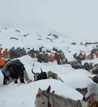 Loads of hikers rescued from Mount Everest nearest hideous storm from snow : NPR