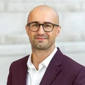 Searching reporters’ homes, suing journalists and repressing citizen dissent are well-known steps toward autocracy