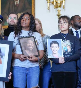 House rejects aviation safety bill after Pentagon balks : NPR